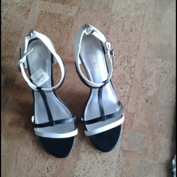 Black and white strappy shoes - Picture 2 of 7